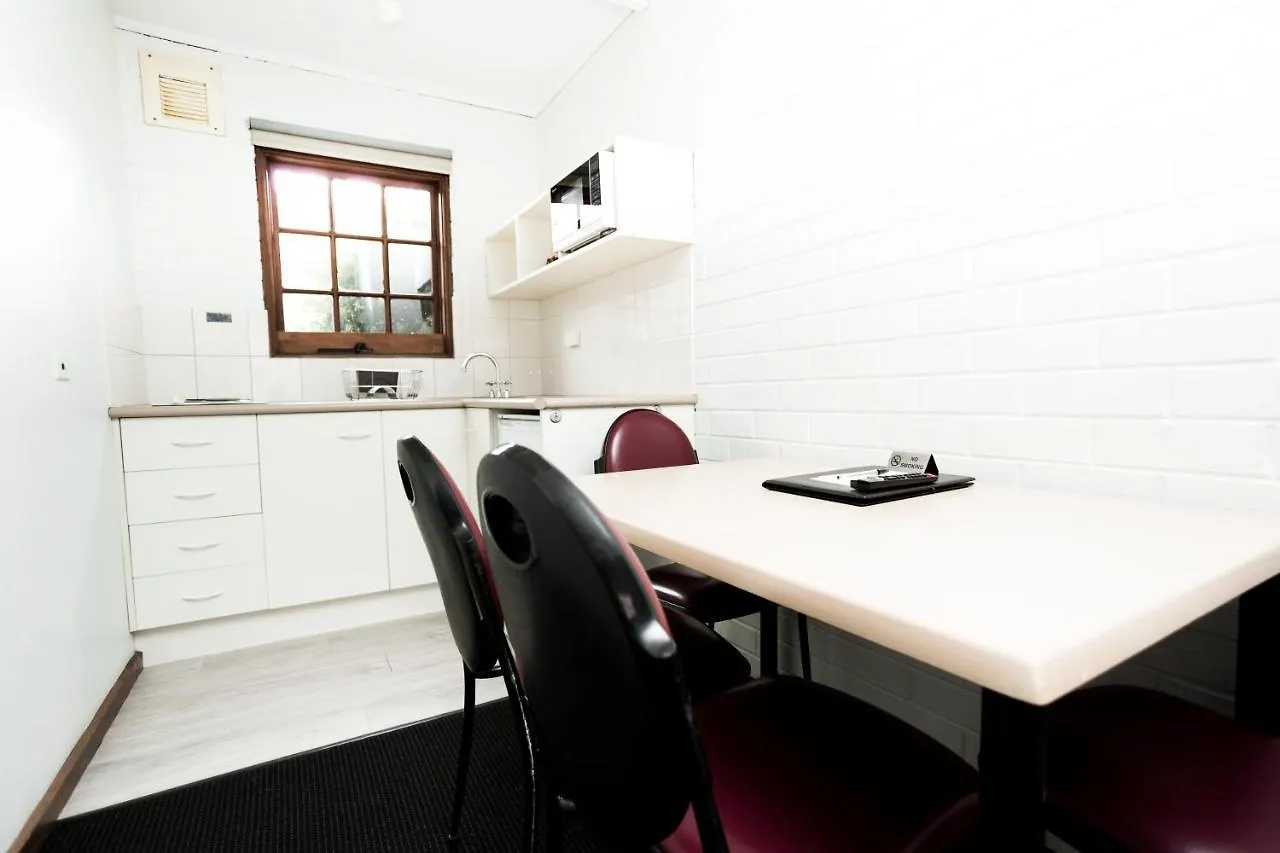 Bay Hotel Apartments Hobart 3*,